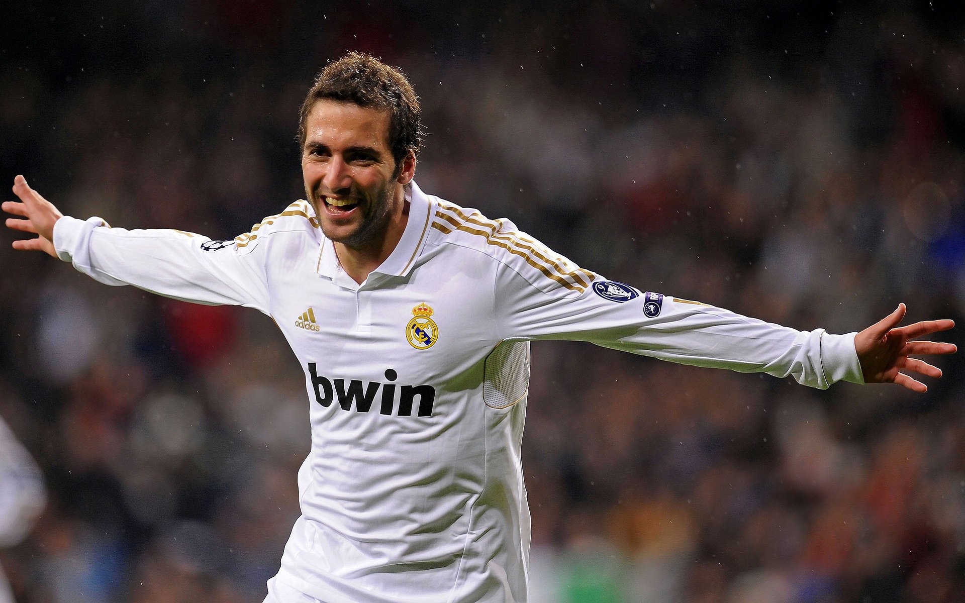 “中国女足战胜强敌，国际排名持续上升”，中国女足世界排名上升了